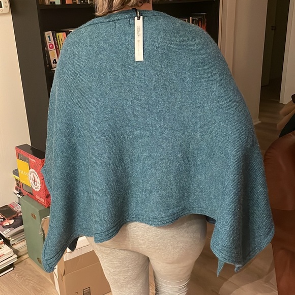 Coco & Carmen NWT teal poncho sweater SIZE OS - Picture 2 of 4